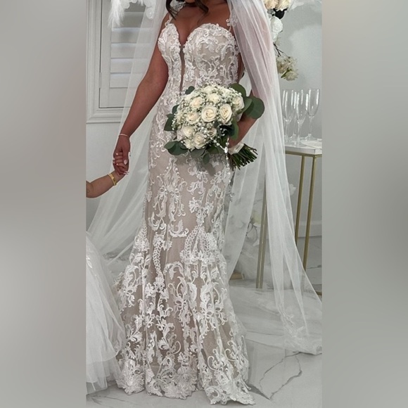 Eve of Milady Wedding Dress with detachable skirt & veil - Picture 8 of 12